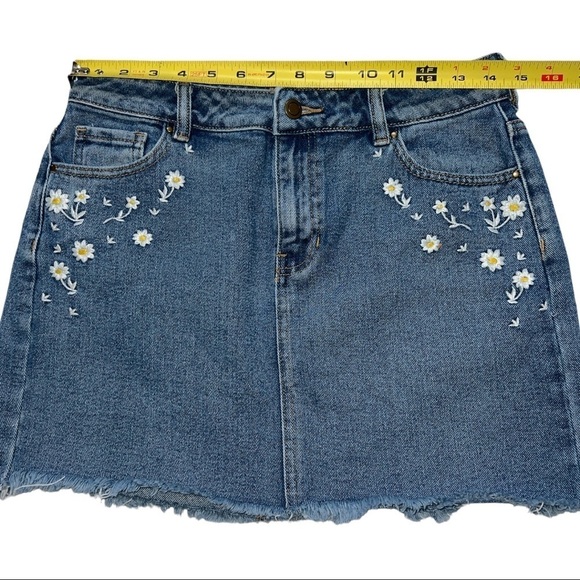 LOTTIE MOSS DENIM JEAN DAISY‎ EMBROIDERED RAW HEM WOMEN’S SKIRT SIZE 27 - Picture 10 of 11